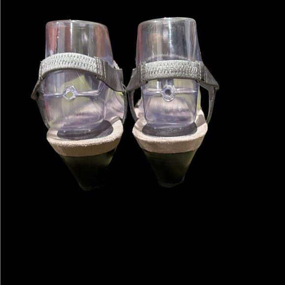 Kelly & Katie Sandals, Size 8 - Picture 4 of 9